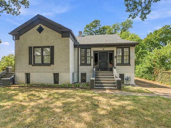 2nd image of 867 Maple Dr