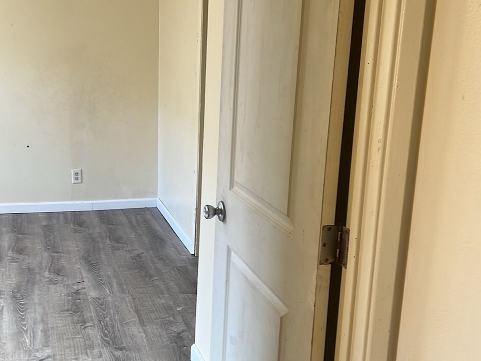 2nd image of 325 W Del Norte St #C