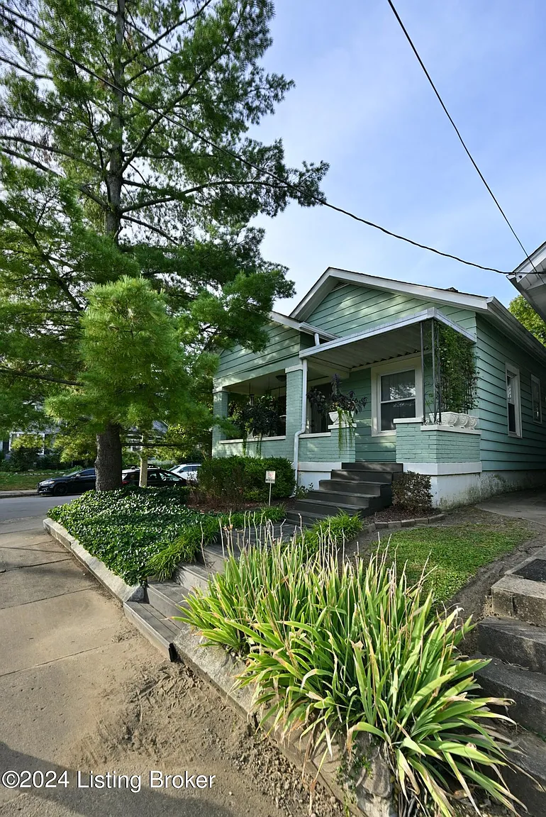 866 Ash St photo 1