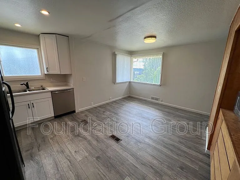 3202 Farragut Ave — Photo 7