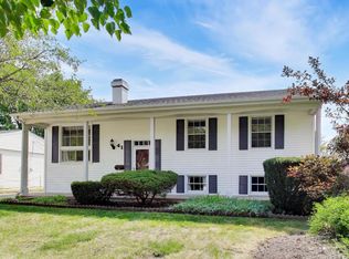 41 Redwood Trl, Wheeling, IL 60090