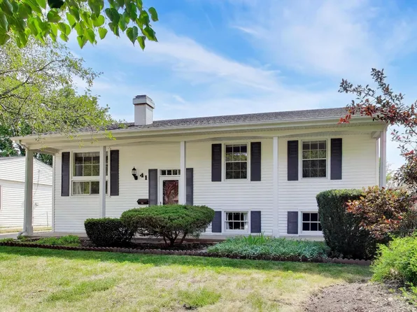 41 Redwood Trl, Wheeling, IL 60090
