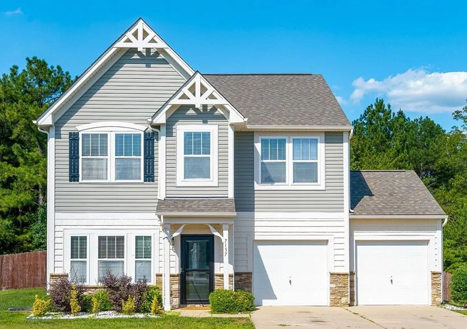 Beautiful Home In Clover — Photo 1