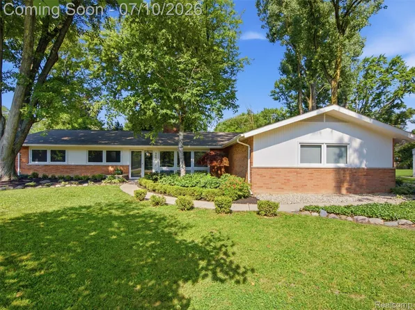 3405 Upton Dr, Troy, MI 48084