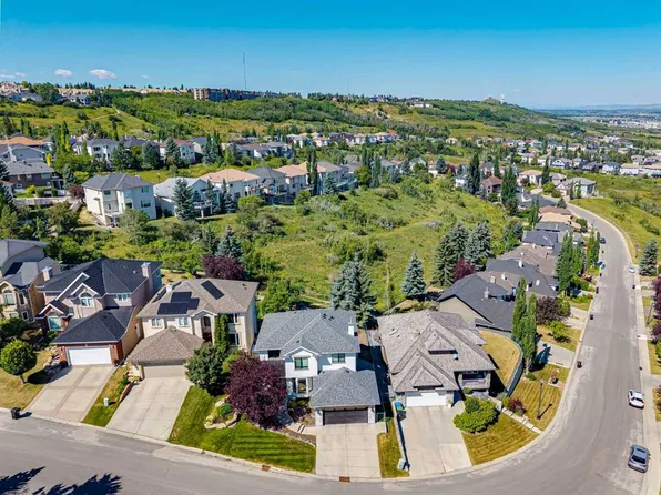 22 E Patrick Vw SW, Calgary, AB T3H 3B2