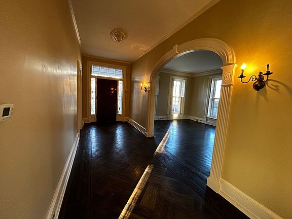 4th image of 440-444 W Main St Room Bm440