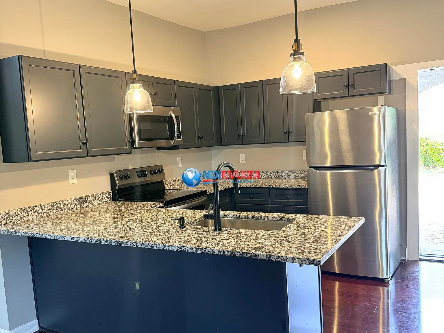 3 bed, $1,675 — Photo 2