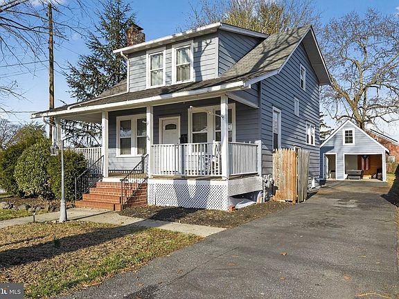 3rd image of 64 Oak St