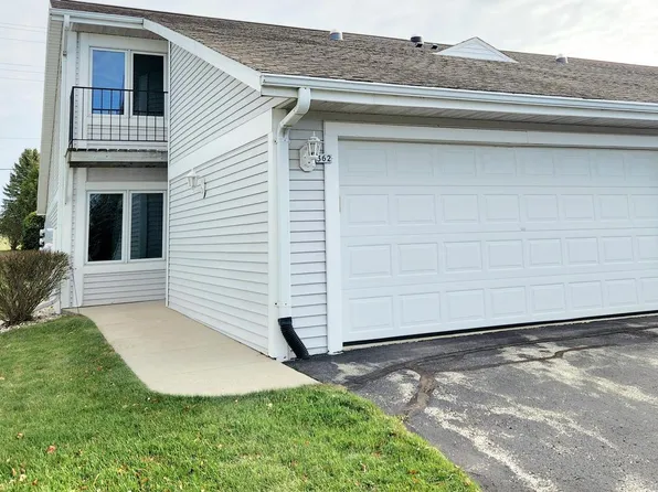 362 Hartford SQUARE, Hartford, WI 53027
