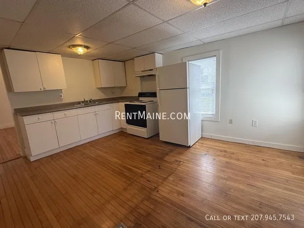 160 Grove St APT A, Bangor, ME 04401