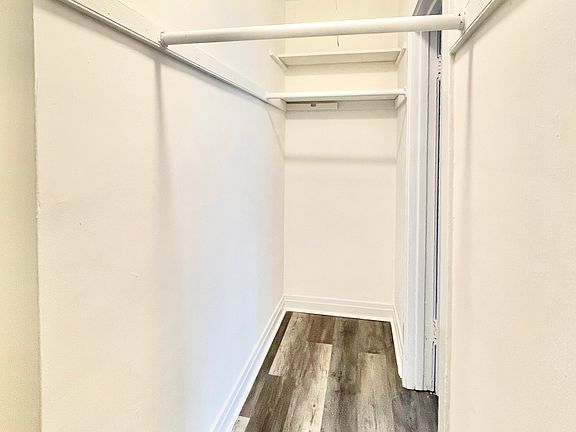 4th image of 2204 W Arthur Ave #1