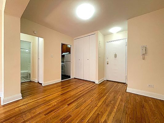 1st image of 142-10 Roosevelt Ave #3O4