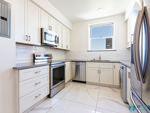 3rd image of 1950 Clay St #402