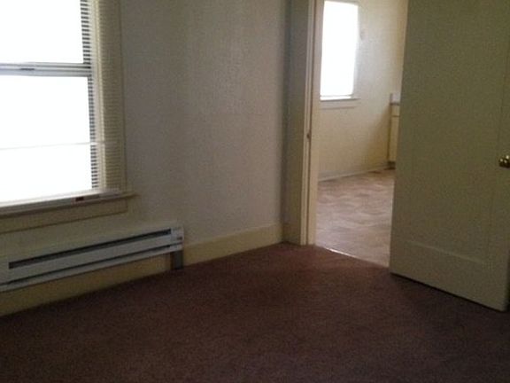3rd image of 1100 E St