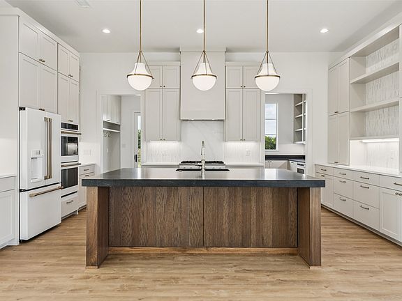 2nd image of 4930 Magnolia Trl