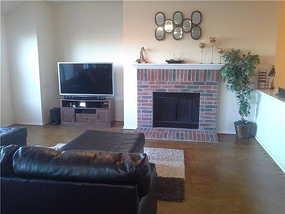 2nd image of 1620 Ambercrest Dr