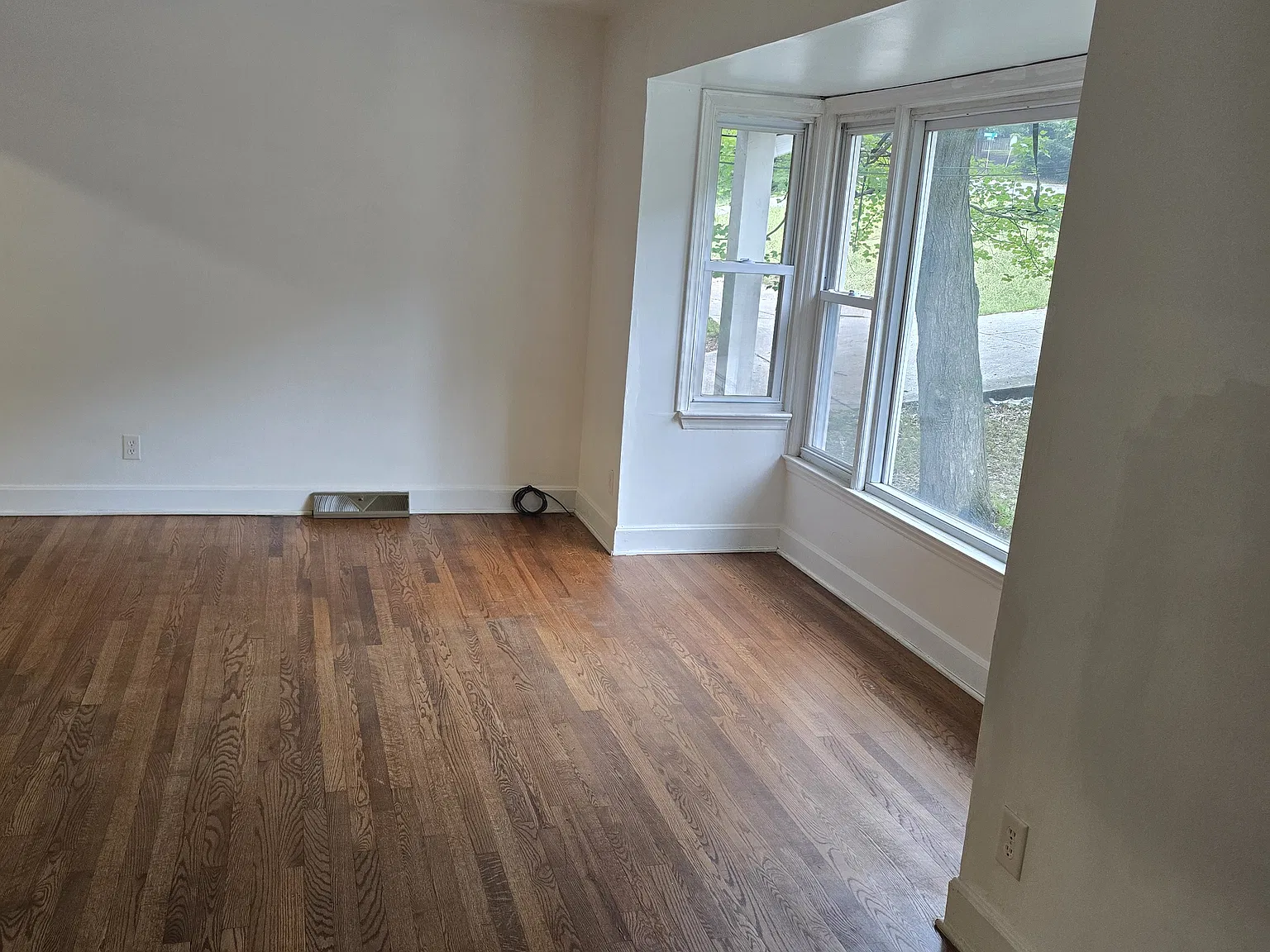 4 bed, 1750 sqft, $2,300 — Photo 4
