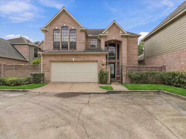 8011 Oakwood Bend Dr, Houston, TX 77040
