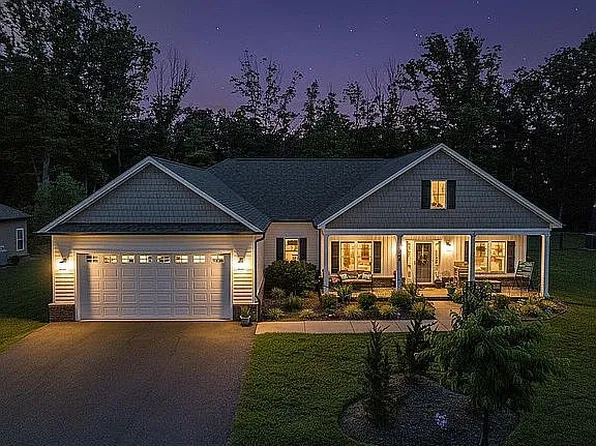 1240 Gladden Cir, Forest, VA 24551