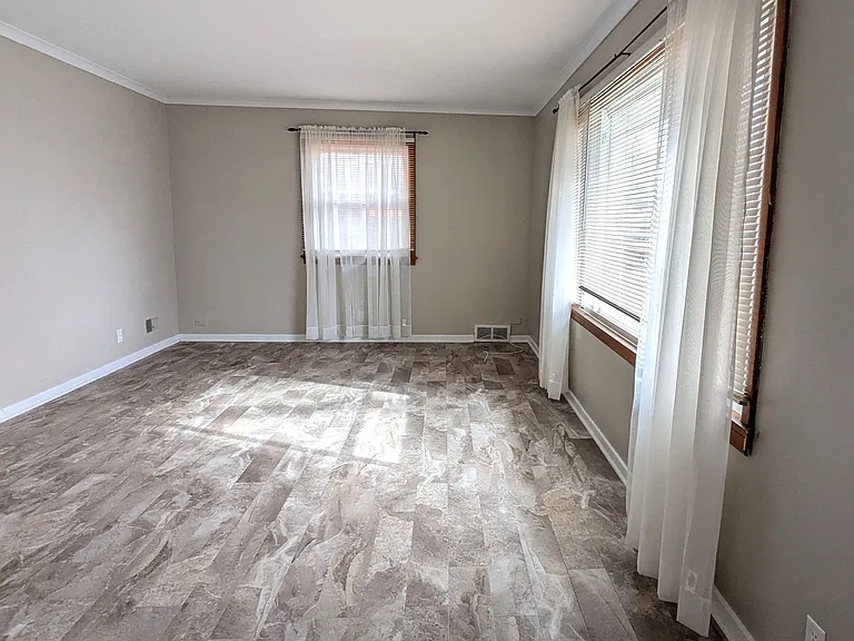 614 E Sunset Dr — Photo 3