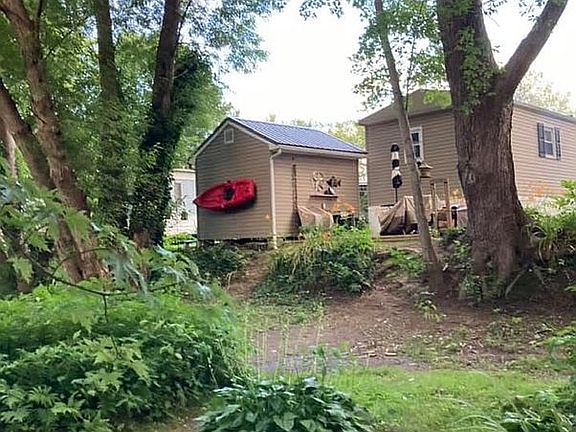 2nd image of 225 Woodside St