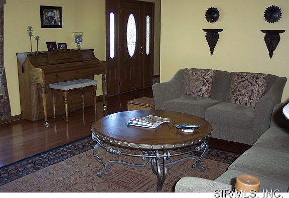 3rd image of 616 Birch Ln