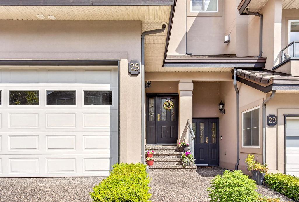 Apartment in Pt Coquitlam - View 4