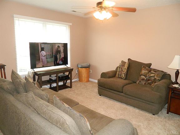 4th image of 67 Old Tavern Cir