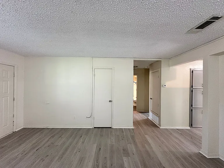 4807 Rainbow Cir — Photo 5