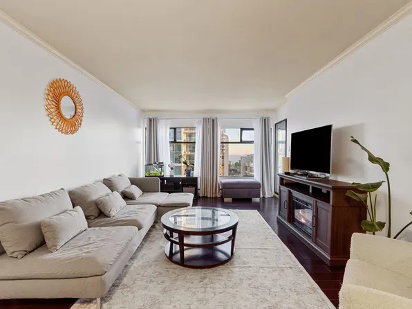 615 Belmont St #904, New Westminster, BC V3M 6A1