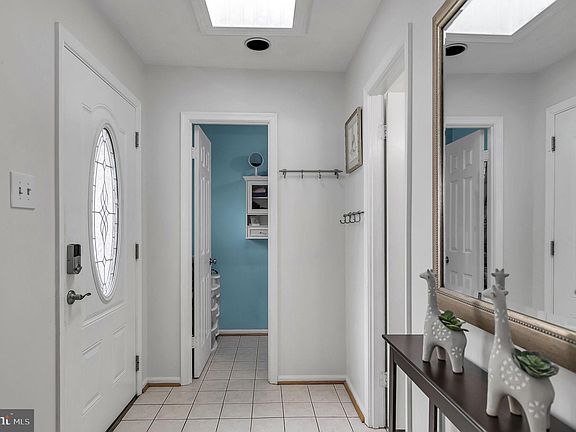 4th image of 20 Greenridge Dr