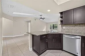 660 Royalty Ct — Photo 9