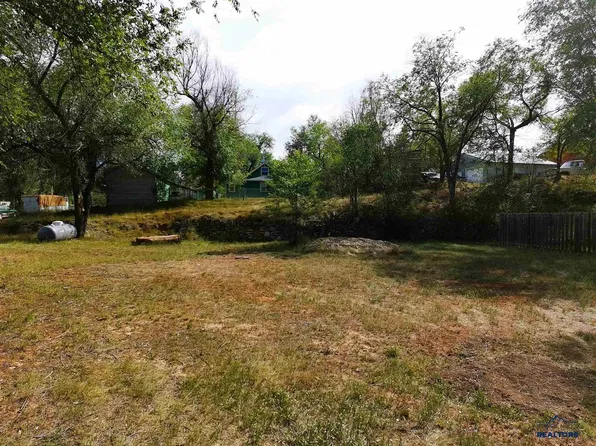 321 Pacific Ave, Hot Springs, SD 57747