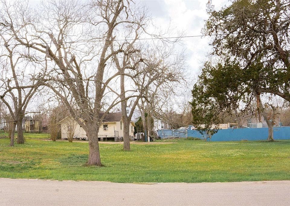 1st image of 204 3rd St