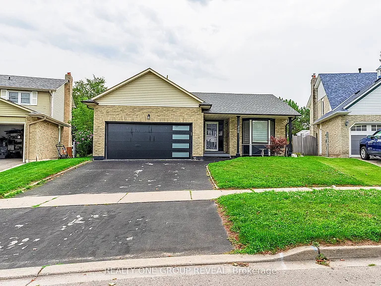 326 Prince Of Wales Dr — Photo 2