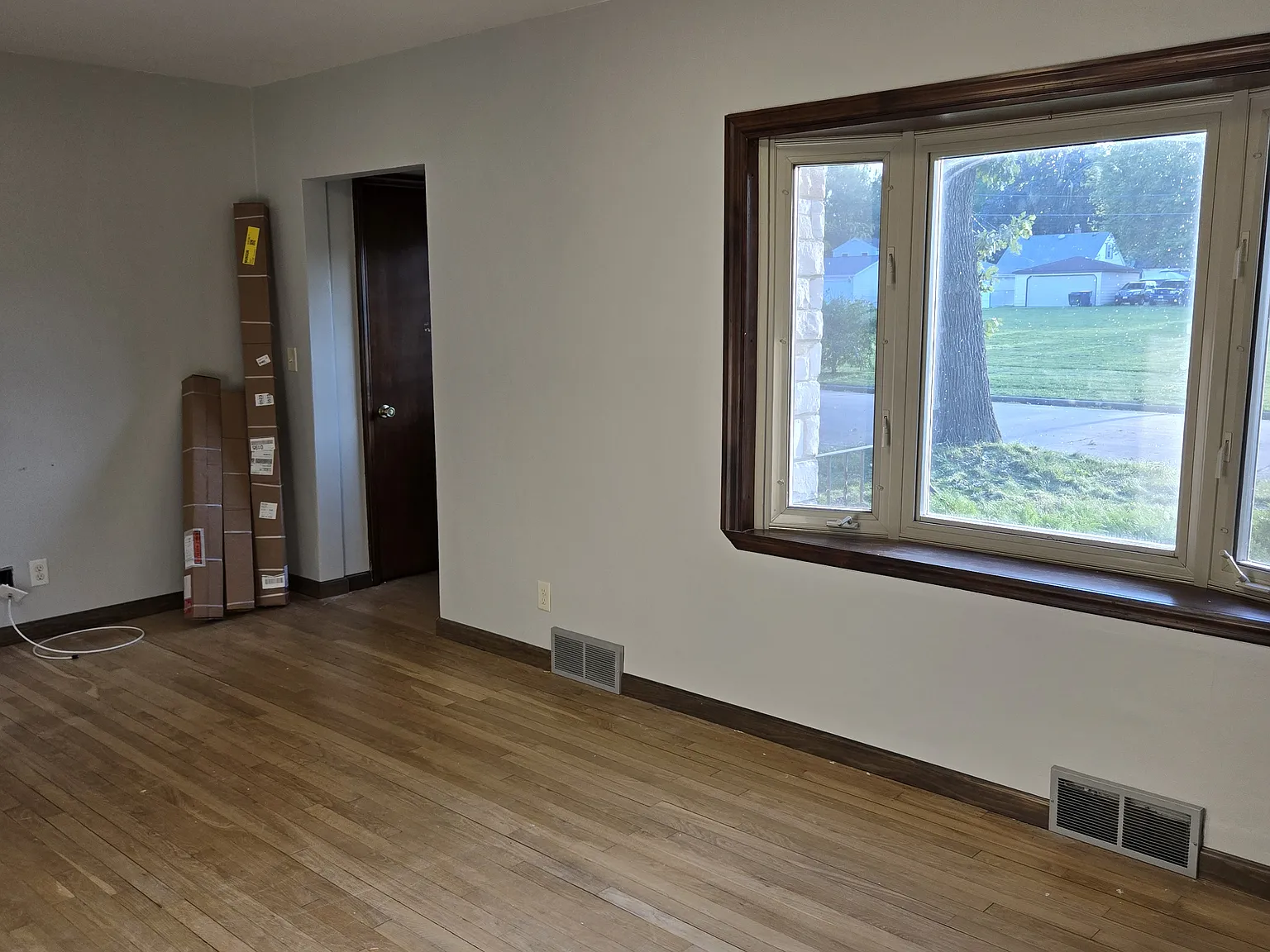 3 bed, 1.5 bath, 1280 sqft, $2,460 — Photo 4
