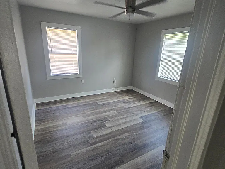 438 W Ash St — Photo 7