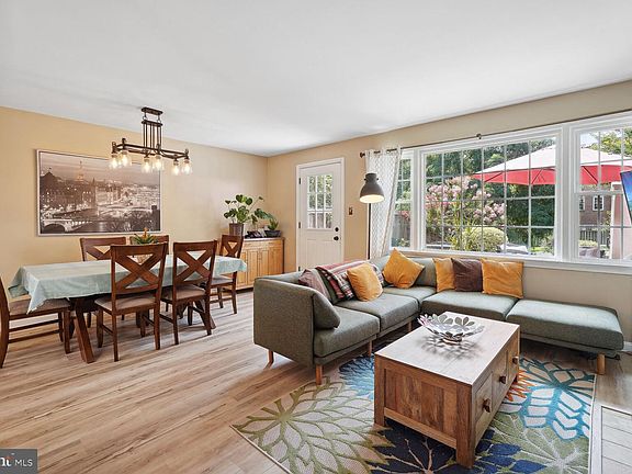 3rd image of 6072 Hardwick Pl