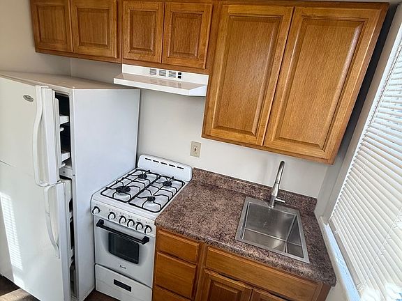 5th image of 633 Gilham St