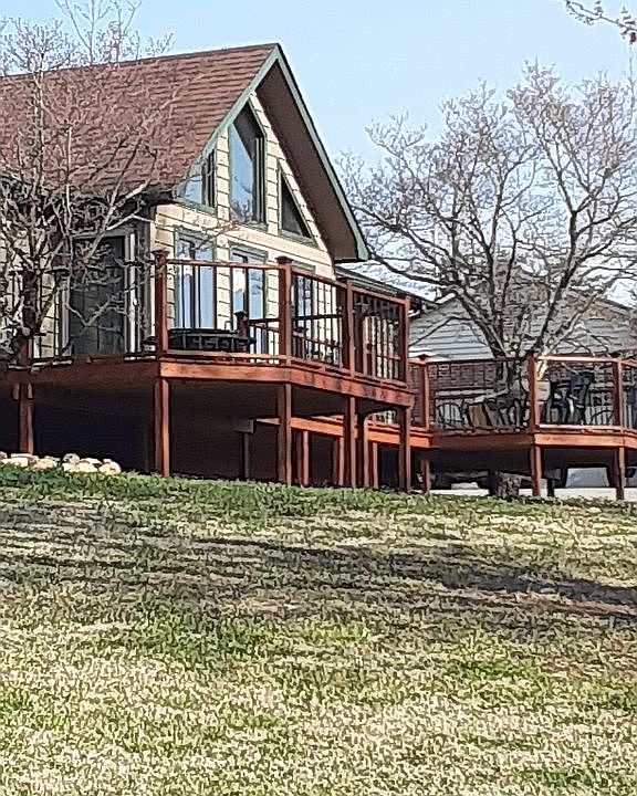 2nd image of 440 Golf View Dr