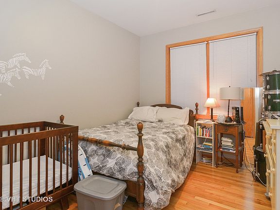 4th image of 1463 N Leavitt St APT 2