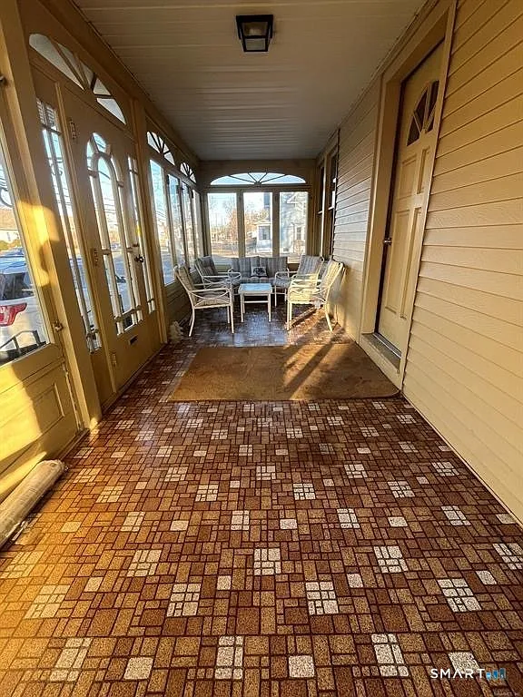 2 bed, 1.0 bath, 1960 sqft, $2,000 — Photo 1