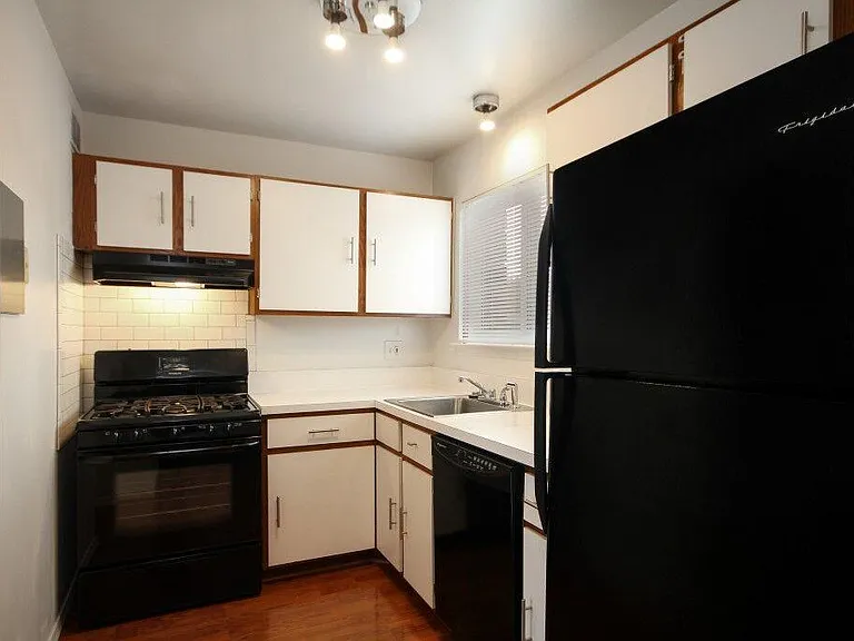 345 Clark St — Photo 8
