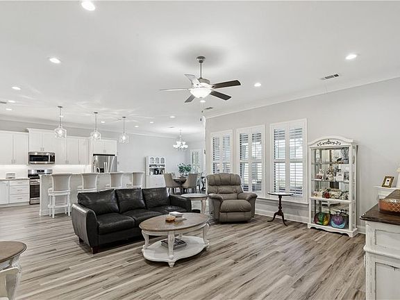 3rd image of 27339 Deborah Dr