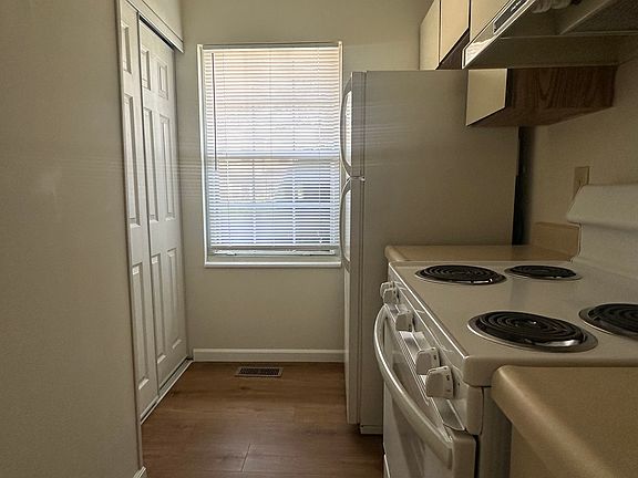 4th image of 2483 S Brittany Ln