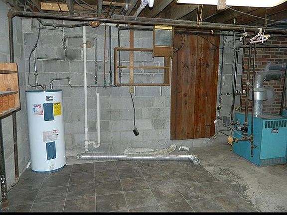 3rd image of 356B College St