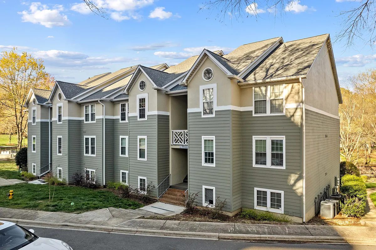 Building Photo - 19843 Henderson Rd #L