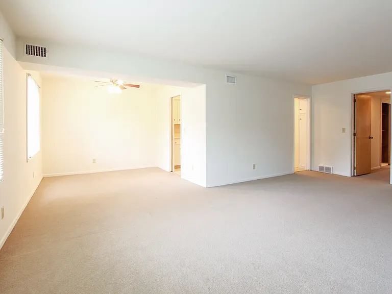 Heritage Apartments — Photo 13