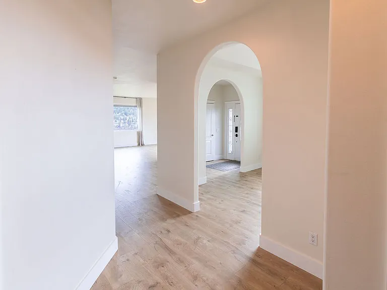 13431 Canyon Rd — Photo 11