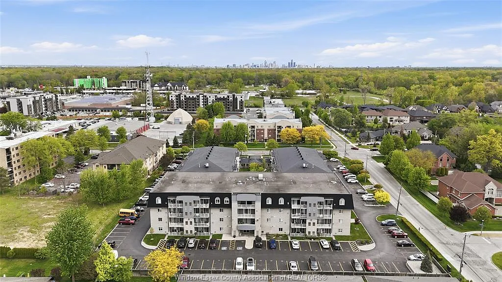 Building Photo - 6055 Ellis St #104